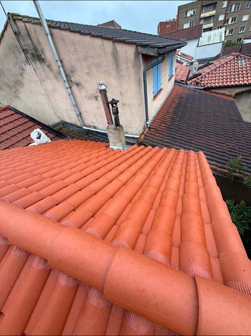 Réfection de faîtage en tuiles canal sur une toiture de l'Albigeois